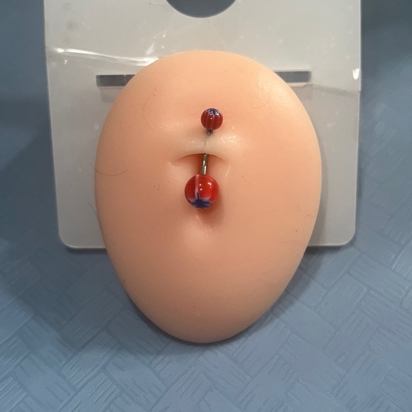 Bellybutton ring maple leaf - Picture 1 of 1